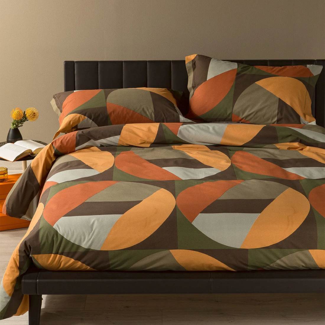 Copripiumino matrimoniale Caleffi Colorama, in puro cotone anallergico e traspirante. Fantasia geometrica e moderna, colore arancio, marrone, tortora