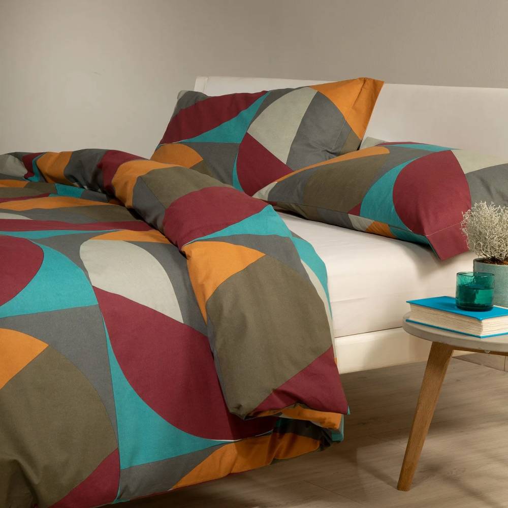 Copripiumino matrimoniale Caleffi Colorama, in puro cotone anallergico e traspirante. Fantasia geometrica e moderna, colore rubino, arancio, azzurro