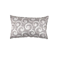 Cuscino arredo Fazzini Cirri in velluto e raso di cotone. Misura rettangolare. Fantasia con ricciolo su fondo rigato. Colore grigio