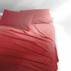 Lenzuolo Copriletto Dipiù Color Emotion di Gabel, in puro cotone made in Italy. Il lenzuolo, in tinta unita, è caratterizzato da un effetto degradè con i toni che sfumano dal chiaro allo scuro. Colore rosa corallo