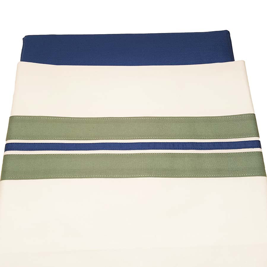 Completo lenzuola fazzini filari in cotone. Tinta unita con fasce verdi e blu. Lenzuolo con angoli blu. Misura letto singolo, piazza e mezza o matrimoniale.