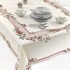 Tovaglia Natale Gabel Ribbon per 8 o 12 persone. Fondo bianco con fiori bianchi, foglie verdi e bacche rosse. Stampa digitale su puro cotone panama.