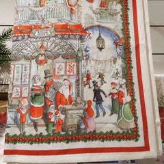 Corsia natalizia Christmas Shopping di Tessitura Toscana in puro lino. Il runner Christmas Shopping presenta una fantasia su fondo chiaro, con scene di shopping ricche di dettagli e che richiamano vari elementi tipici del Natale, come gli abeti addobbati, Babbo Natale, i negozi illuminati e le ghirlande. Misura: 45x170 cm