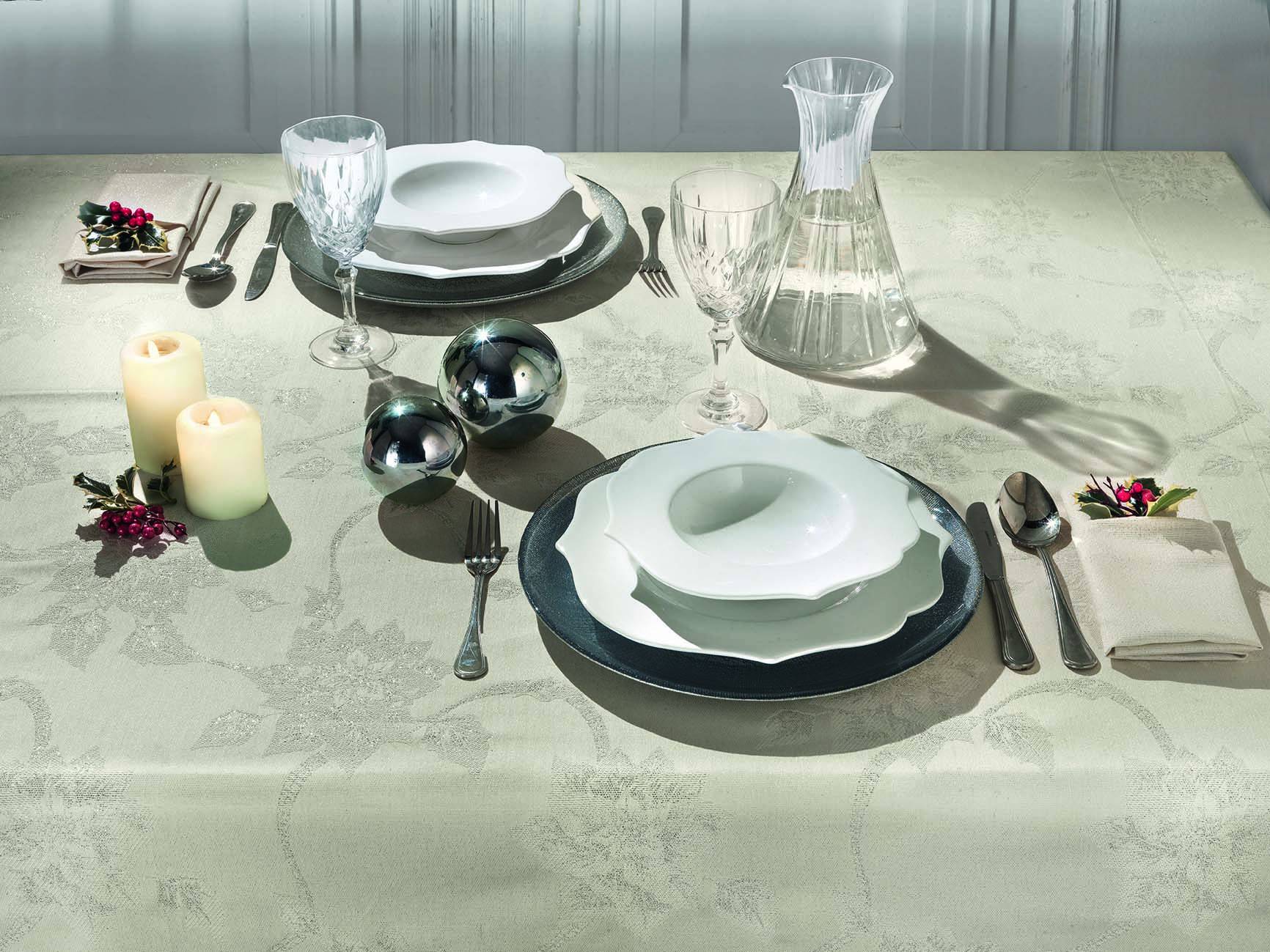 Servizio tavola Natale Luxe Gabel in cotone. Tovaglia con 12 tovaglioli. colore platino. misura rettangolare per 12 persone, 150x270 cm.