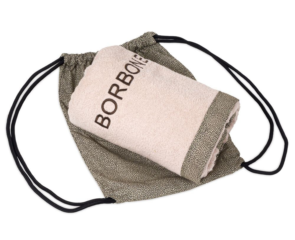 Telo mare Borbonese Mykonos con sacca porta telo. Telo mare tinta unita in spugna di puro cotone, discreto e raffinato, bordato e con logo ricamato. Colore ecrù beige