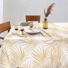 Tovaglia natalizia Gabel Gilt. Fantasia stampata su panama di puro cotone con pigmento ad effetto metallizzato. Fantasia con rami e foglie color oro. Disponibile nella misura rettangolare x12: 150x270 cm.