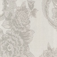 Trapunta Invernale matrimoniale Annarosa di Blumarine, in elegante raso jacquard. Fantasia jacquard a tema floreale colore perla beige, con logo Blumarine in preziosi cristalli Swarovski