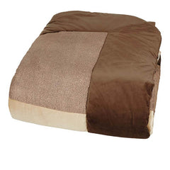 Trapunta invernale Borbonese Avenue matrimoniale in raso di puro cotone e velluto. Il piumone Avenue è caratterizzato da una particolare lavorazione patchwork che unisce due tipi di tessuto diversi: il raso di cotone, con la tipica stampa Borbonese a occhio di pernice, e il velluto in tinta unita marrone e beige.