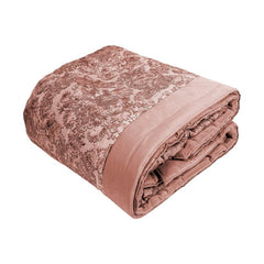 Trapunta invernale matrimoniale Fazzini Broccato, in raso di puro cotone. Piumone con fantasia classica e bordo in velluto. Colore rosa.