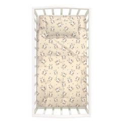 Set culla comprensivo di trapunta invernale, paracolpi e completo lenzuola in cotone Caleffi. Fantasia Orsacchiotti, variante di colore naturale (beige), ideale sia per bambino che per bambina.