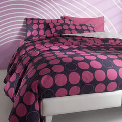 Trapunta invernale Gabel Talete in puro cotone per letto singolo. Fantasia geometrica con cerchi astratti di colore fucsia su fondo blu.