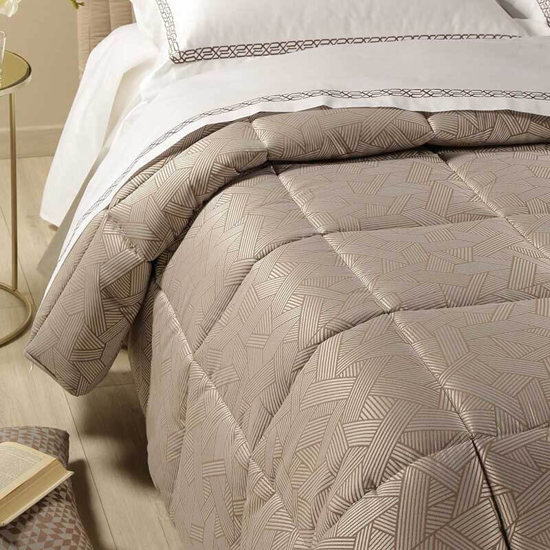 Trapunta invernale matrimoniale Caleffi Atelier in raso jacquard. Fantasia geometrica colore caffè marrone dorato