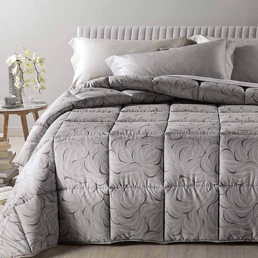 Trapunta invernale matrimoniale Caleffi Dune in raso di puro cotone. Piumone con fantasia moderna sui toni del grigio.