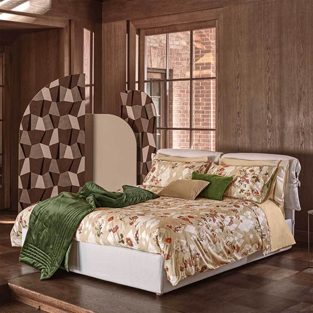 Completo Lenzuola matrimoniale Freedom Fazzini in raso e percalle di cotone. Fantasia floreale e geometrica. Colore rosa.