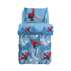 Trapunta invernale Caleffi Disney Spiderman Città in puro cotone. Disponibile nella misura per letto singolo e piazza e mezza. Fantasia con fondo azzurro.