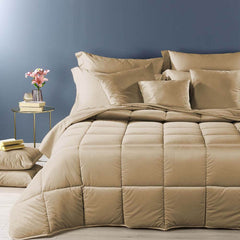 trapunta invernale matrimoniale Velvet di Caleffi è in velluto tinta unita. Colore biscotto, beige scuro
