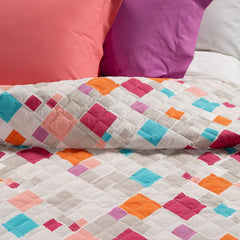 Trapuntino Caleffi Peggy in puro cotone. Trapunta primaverile con fantasia moderna geometrica colore corallo per letto singolo e piazza e mezza.