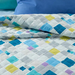 Trapuntino Caleffi Peggy in puro cotone. Trapunta primaverile con fantasia moderna geometrica colore bluette per letto singolo