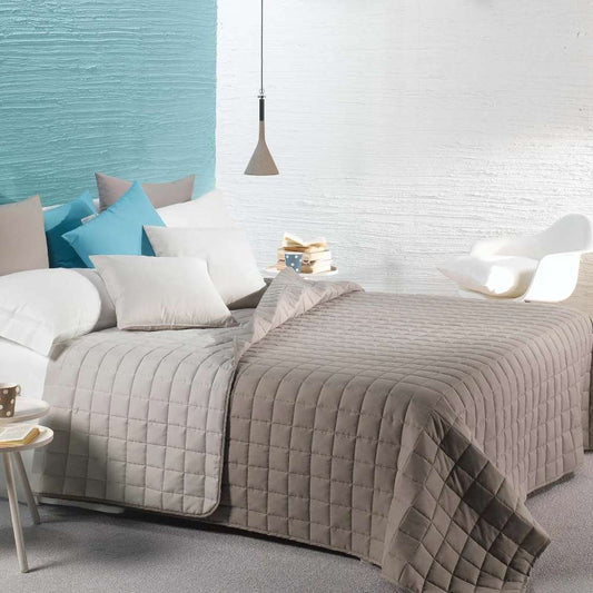 Trapuntino Caleffi Modern in microfibra, tinta unita double face. Copriletto per letto singolo, piazza e mezza, matrimoniale. colore nocciola