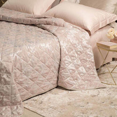 Trapuntino matrimoniale Caleffi Angel in raso jacquard. Fantasia floreale colore rosa.