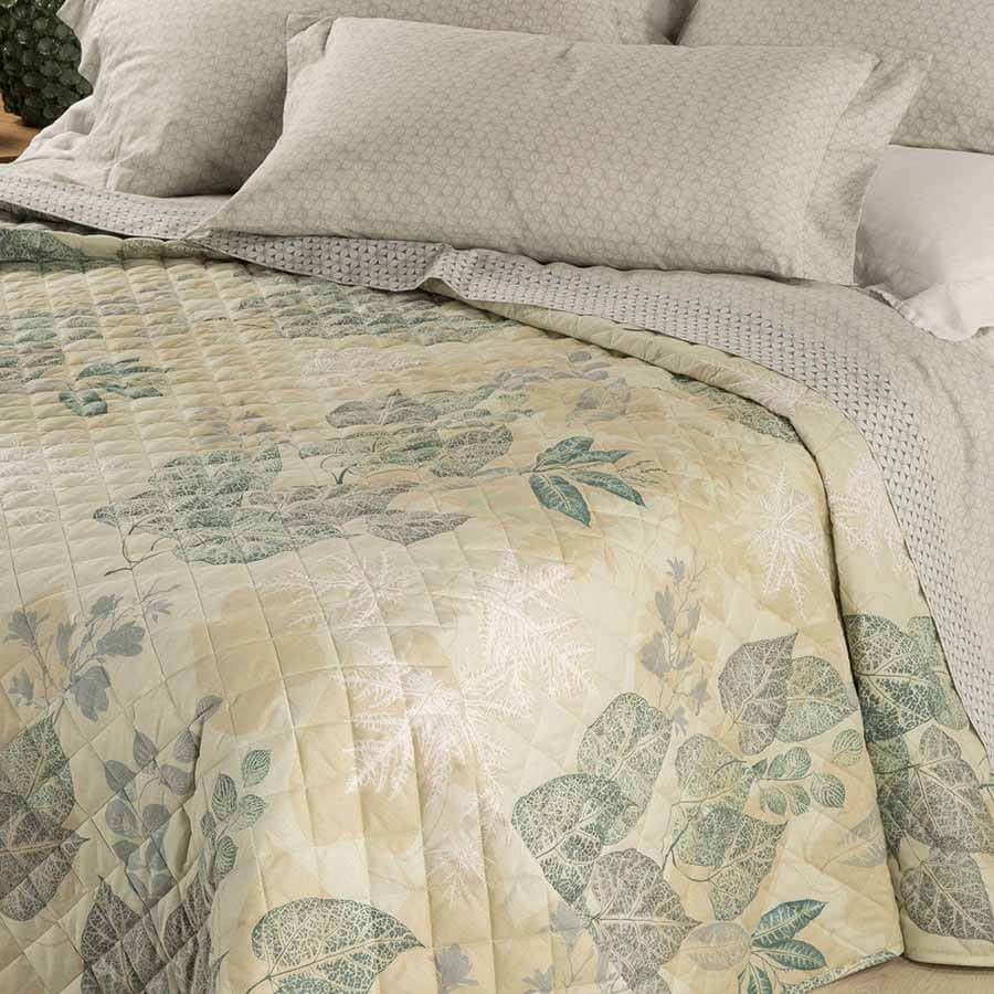 Trapuntino matrimoniale Caleffi Betulla in puro cotone. Fantasia floreale colore bosco, verde azzurro