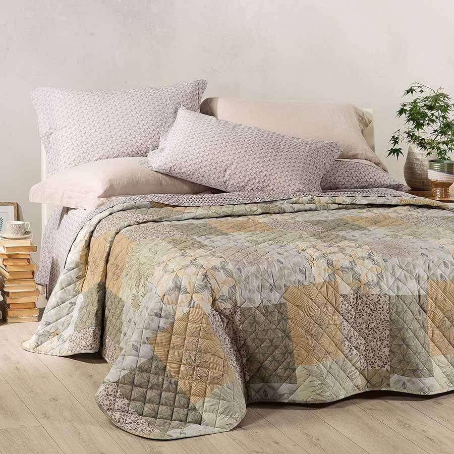 Trapuntino matrimoniale Caleffi Green Village in puro cotone. Fantasia patchwork floreale colore grigio