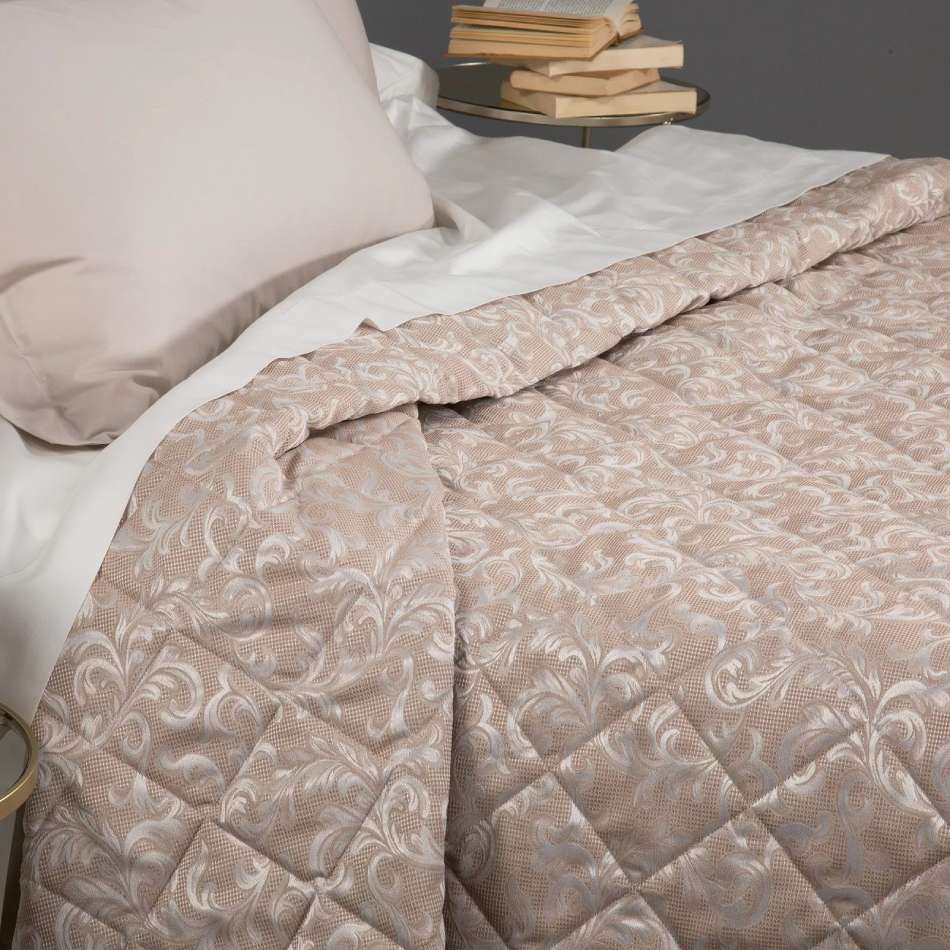 Trapuntino matrimoniale Caleffi Iris in prezioso raso jacquard. Trapunta primaverile con Fantasia classica variante ambra