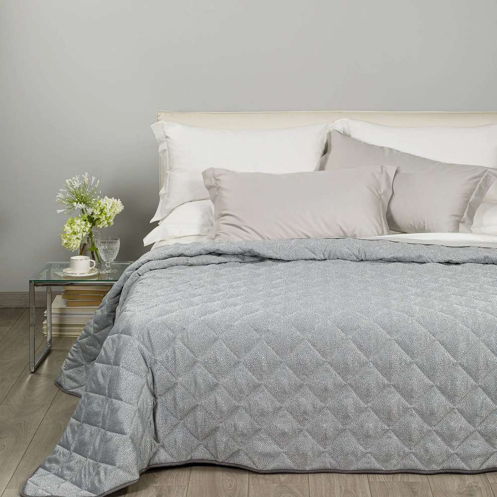Trapuntino matrimoniale Caleffi Samoa in raso jacquard. Trapunta primaverile con fantasia moderna stile Borbonese, colore grigio