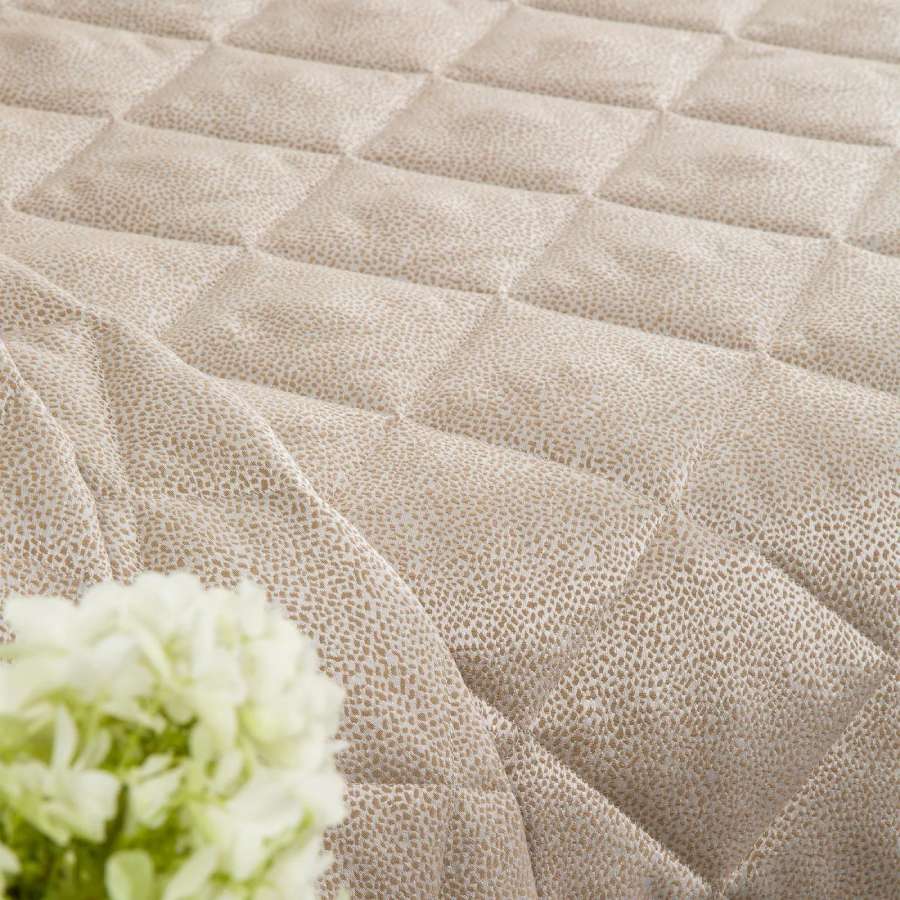 Trapuntino matrimoniale Caleffi Samoa in raso jacquard. Trapunta primaverile con fantasia moderna stile Borbonese, colore oro