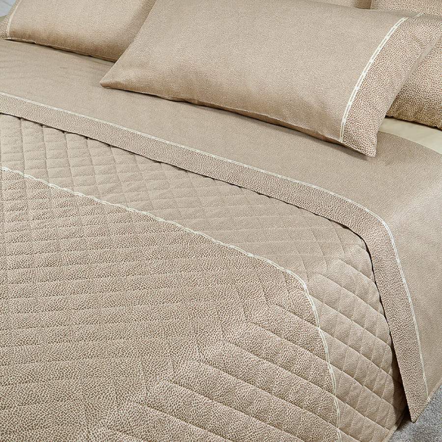 Trapuntino matrimoniale Century Borbonese in raso di puro cotone stampato. Quilt, copriletto primaverile con fantasia a occhio di pernice color cammello