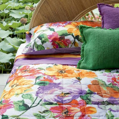 Trapunta primaverile matrimoniale Fazzini Jardin Majorelle in percalle di puro cotone. Quilt trapuntino Fantasia con fiori dai colori vivaci (giallo, arancio,rosso, viola) ideale per la stagione primaverile ed estiva.