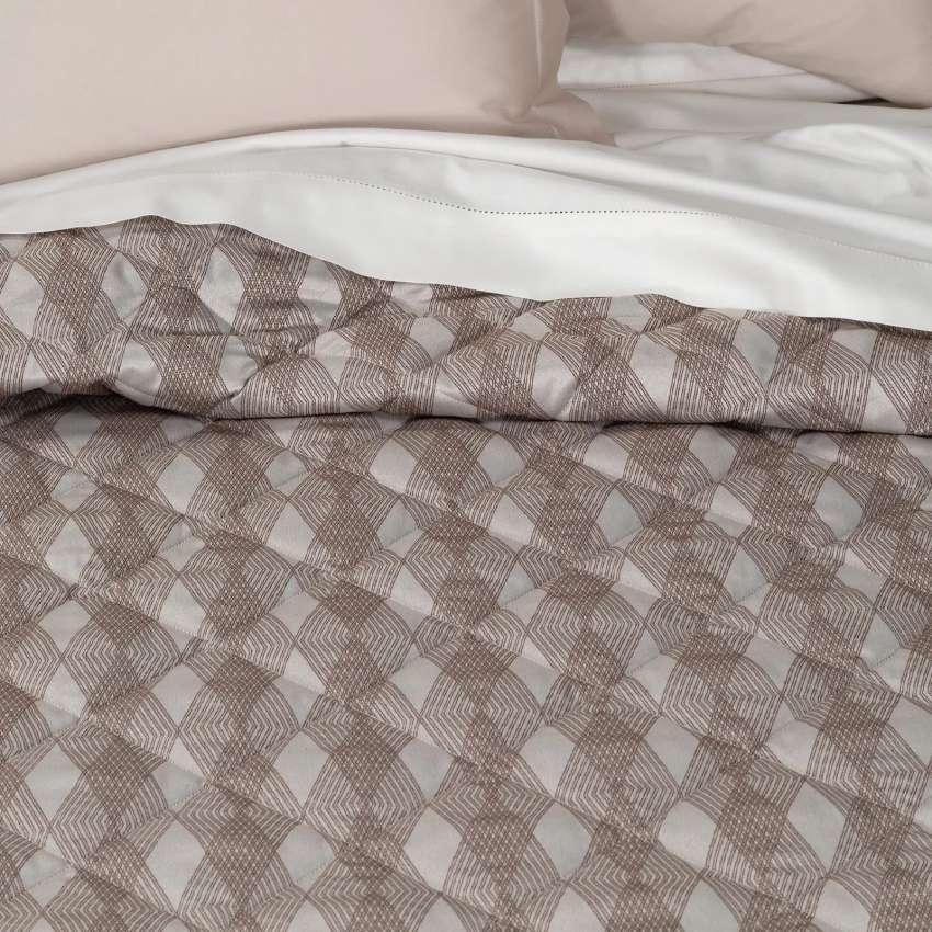 Trapuntino matrimoniale Caleffi Nuit in raso jacquard. Trapunta primaverile con Fantasia moderna a rombi colore moka tortora