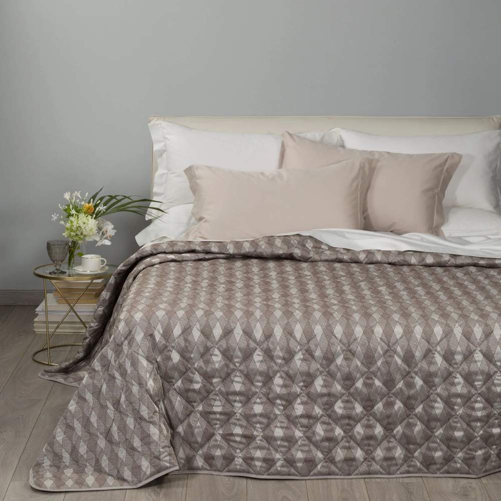Trapuntino matrimoniale Caleffi Nuit in raso jacquard. Trapunta primaverile con Fantasia moderna a rombi colore moka tortora