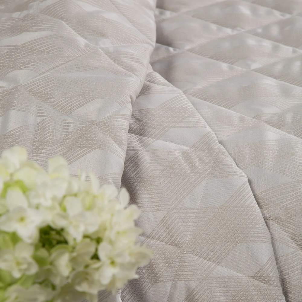 Trapuntino matrimoniale Caleffi Nuit in raso jacquard. Trapunta primaverile con Fantasia moderna a rombi colore sabbia beige