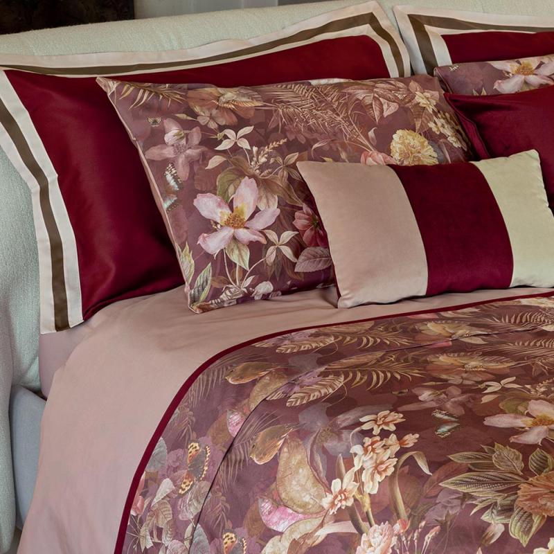 Completo lenzuola fazzini protea matrimoniale. Fantasia floreale fondo bordeaux burgundy. in raso e percalle di cotone