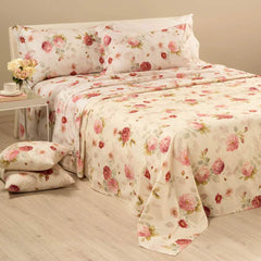 Copriletto Caleffi Eden Rose, in panama di puro cotone con stampa digitale.Romantica fantasia con rose rosse su fondo avorio. Coperta estiva per letto matrimoniale