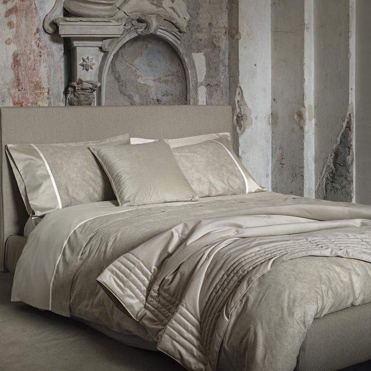 Trapunta invernale matrimoniale Galuchat di Fazzini. Piumone in percalle di cotone, variante di colore torrone