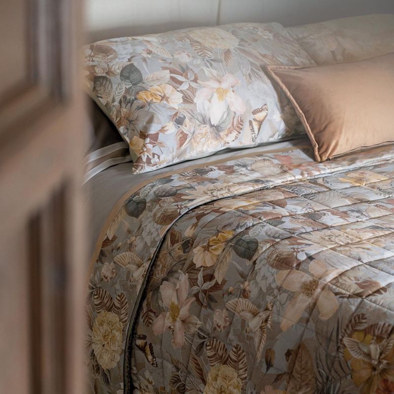 Trapunta Invernale matrimoniale Fazzini Protea. Fantasia a fiori su fondo grigio betulla