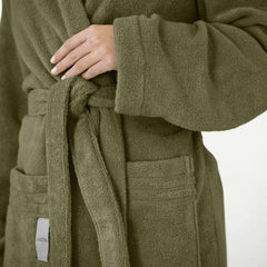 Accappatoio Coccola Fazzini in Spugna di cotone, con cappuccio. Colore cactus verde scuro.