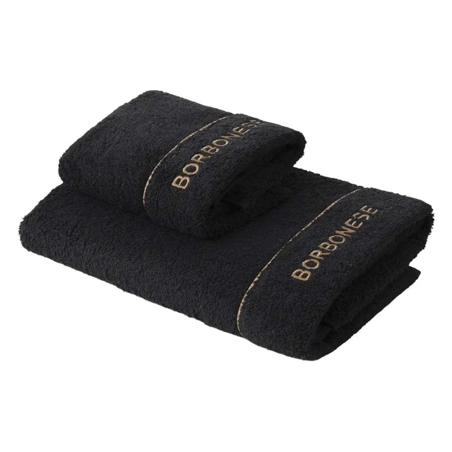 Coppia asciugamani Borbonese Fine OP in spugna di puro cotone da 550 g/mq. Bordo con logo Borbonese ricamato e codina di topo con motivo Borbonese. Colore nero