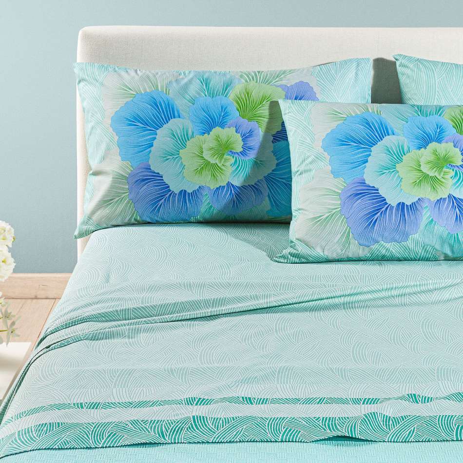 completo lenzuola madreperla caleffi. Federe con grande fiore anice e azzurro. Lenzuola con fantasia verde acqua a intrecci 
