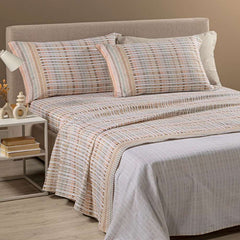 Completo lenzuola Caleffi Norvegia, in flanella di cotone. Fantasia geometrica che ricorda le trame dei tessuti nordici nei colori cipria, beige, rosa antico e tortora.