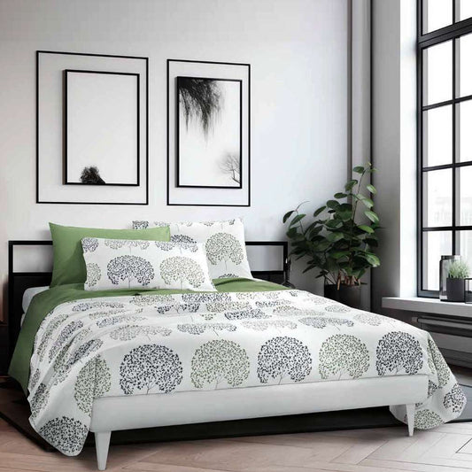 Lenzuolo Copriletto matrimoniale Life in puro cotone. Disponibile nella misura per letto singolo e matrimoniale. Realizzato in Italia da Gabel.Il completo lenzuola Life presenta una moderna fantasia floreale in cui i fiori neri e verdi spiccano sul fondo bianco. La stampa è presente sulle federe e sul lenzuolo superiore, mentre la balza è in tinta unita verde. Il lenzuolo con angoli presenta una fantasia con puntini neri su fondo bianco