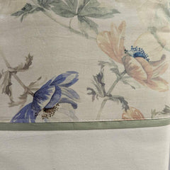 Completo lenzuola matrimoniale Fazzini Orticola, in flanella di cotone.
Romantica fantasia floreale colore torrone beige