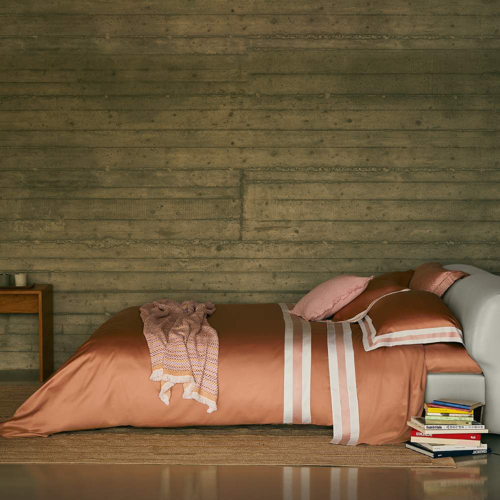 Completo lenzuola sentieri Fazzini matrimoniale sandalo. lenzuolo tinta unita con balza a contrasto.