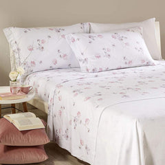 Completo lenzuola Caleffi Flores, in flanella di puro cotone. Fantasia con fiori rosa su fondo chiaro.  Disponibile nella misura per letto singolo, piazza e mezza e matrimoniale maxi.