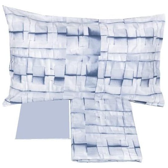 Completo lenzuola Fazzini Intagli in flanella di puro cotone per letto singolo. Le federe e il lenzuolo di sopra presentano una fantasia moderna colore azzurro. Il lenzuolo con angoli è in tinta unita azzurro carta da zucchero.