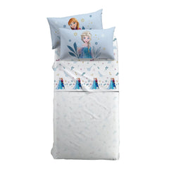 Completo lenzuola Frozen Elsa e Anna, della linea Caleffi Disney, in puro cotone per letto singolo o piazza e mezza. Ideale per la tua bambina.
&nbsp;
Il completo lenzuola Elsa e Anna presenta una delicata fantasia su fondo bianco. Sulla federa double face invece sono stampate Elsa e Anna su fondo azzurro.
