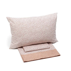 Completo lenzuola Caleffi Key in puro cotone. Disponibile nella misura per letto singolo, piazza e mezza, piazza e mezza maxi (francese) e matrimoniale king.  Fantasia geometrica e dallo stile moderno colore ambra arancione