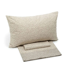 Completo lenzuola Caleffi Key in puro cotone. Disponibile nella misura per letto singolo, piazza e mezza, piazza e mezza maxi (francese) e matrimoniale king.  Fantasia geometrica e dallo stile moderno colore naturale beige